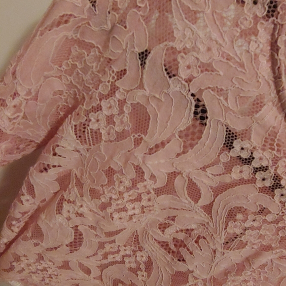 Sheer lace crop top - Picture 3 of 4